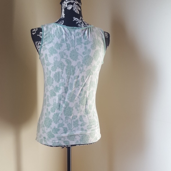 🎁Gap Green and White Floral Tank Top - Picture 3 of 5